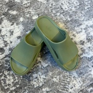 Calia cushioned platform slides